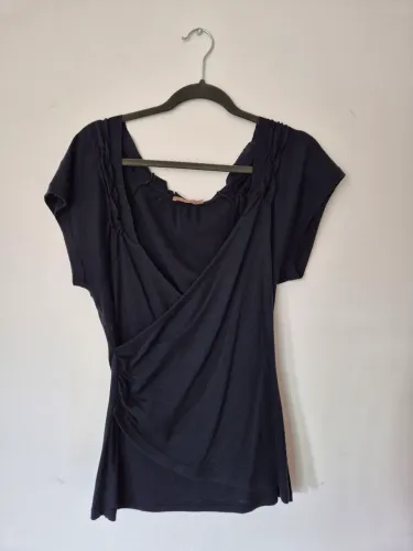 Blusa preta transpassada