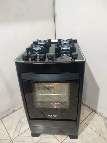 Vendo fogão Dako 4 bocas preto
