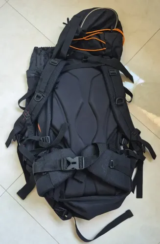 Mochilão trilhas & rumos Crampon Tech 65kg - com capa para viagem