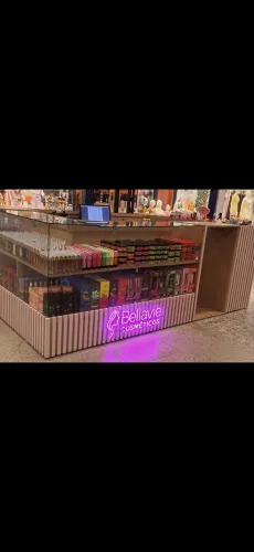 Vendo quiosque para cosméticos ou similares.