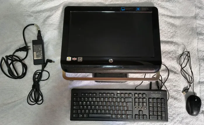 Computador Desktop LG All in One E450 AMD 1,65Ghz 2Gb RAM Monitor 18" com teclado e mouse
