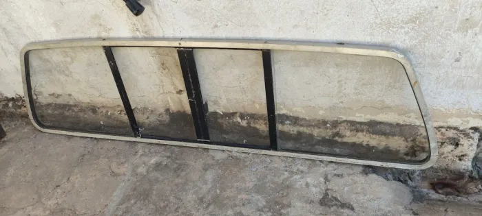 Vidro traseiro basculante Ford pampa.