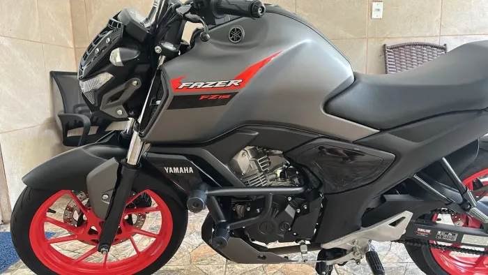 Vendo fz15 muito nova.