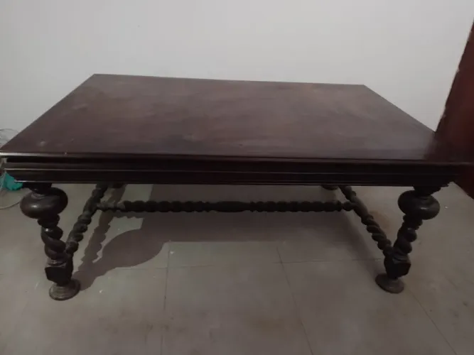 Mesa antiga de madeira 