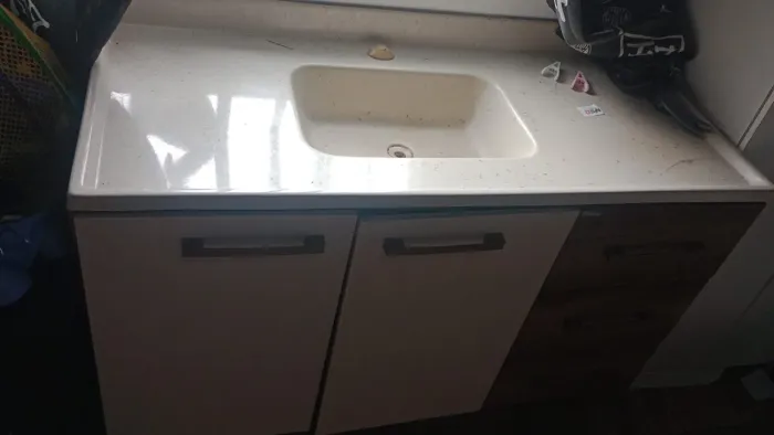 balcão com pia em bom estado 