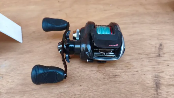 Carretilha Daiwa T3 baliistic 100xs