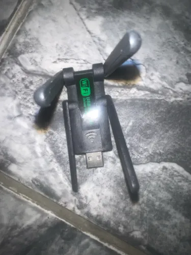 adaptador Wi-Fi USB sem fio (wireless).