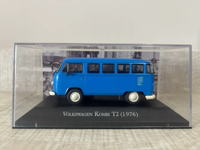Miniatura carrinhos coleção Kombi T2 1976 clássicos do Brasil 