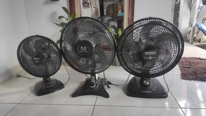 Vende-se esses 3 ventiladores.
