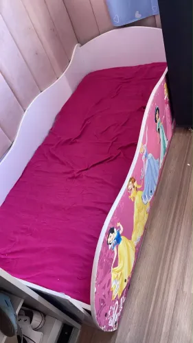 Duas Cama infantil menina 350 as duas uma só 150