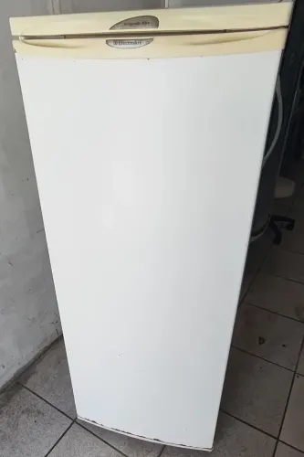 Vendo geladeira Electrolux 311L.  220V funcionando perfeitamente entrego ainda hoje 