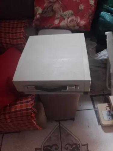 Máquina datilografia conservada e funciona 130