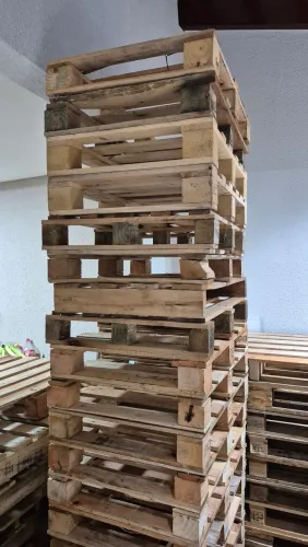 Pallets madeira eucalipto seminovos, medida 0.80 por 0.60 centímetros, reforçado.