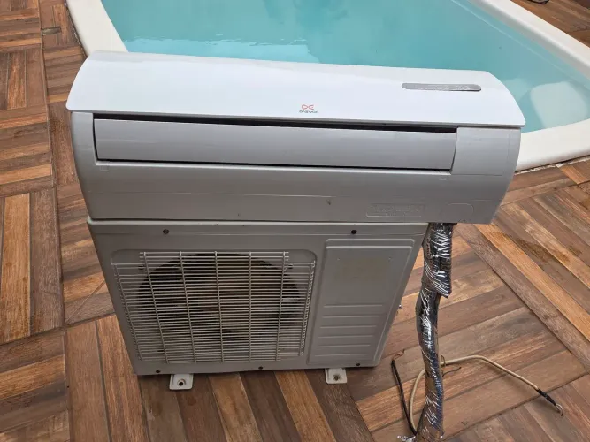 Ar condicionado seminovo 220v 9.000 Btus Quente e Frio CLASSE A com gás tubulação suporte