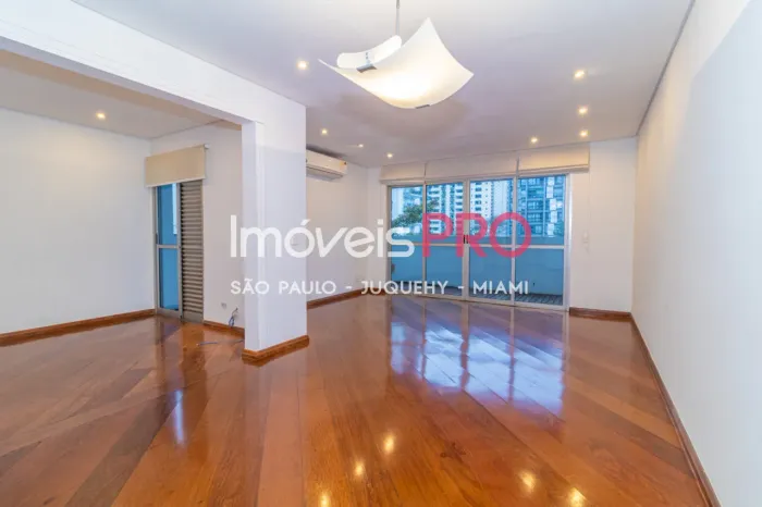 Apartamento para locação com 145m² em Moema - São Paulo.
