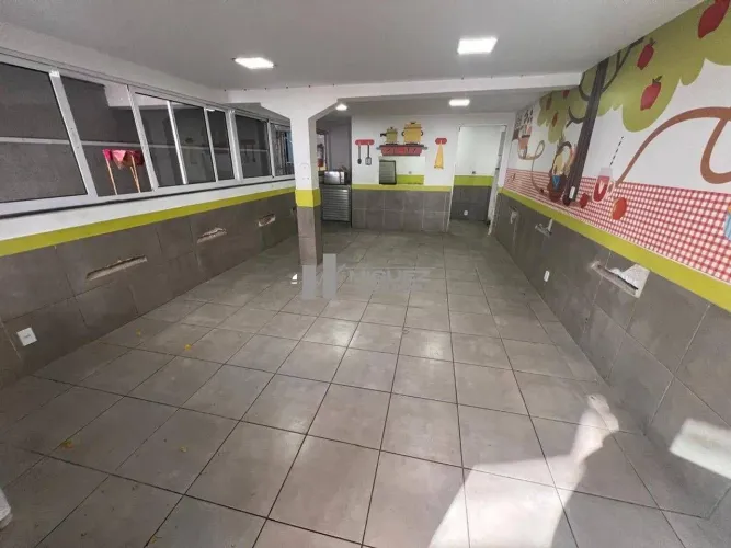 Oportunidade no Méier: prédio comercial à venda com 2.005 m² de área construída. Imóvel ve