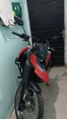 Moto Lander financiada, parcela 1560, tem 37 parcelas