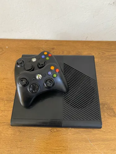 XBOX 360 COMPLETO + DESBLOQUEADO MÍDIA FÍSICA E DIGITAL COM MAIS DE 50 JOGOS!