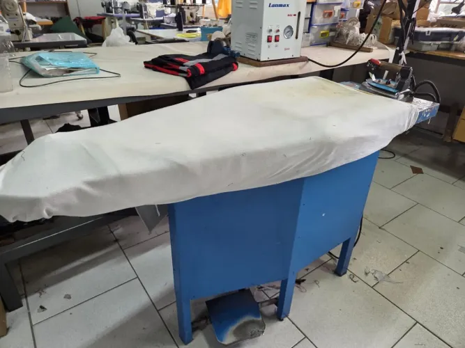 Mesa de passar com sucção