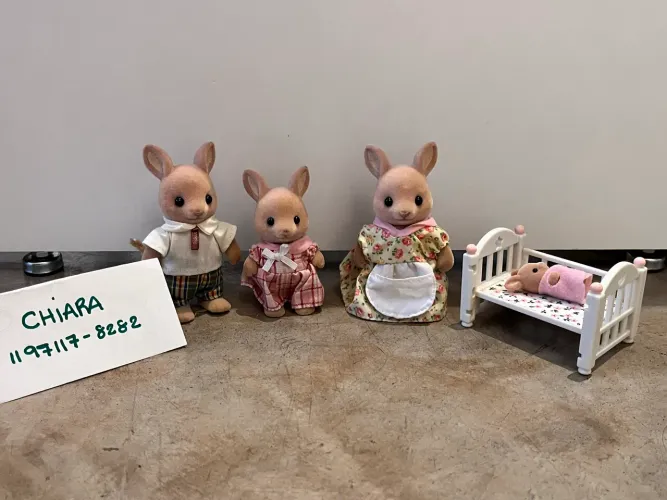 Sylvanian family familia Canguru (Mae, pai, filha e bebê)