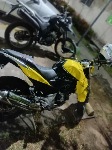 VENDO MOTO CB300 SUPER CONSERVADA