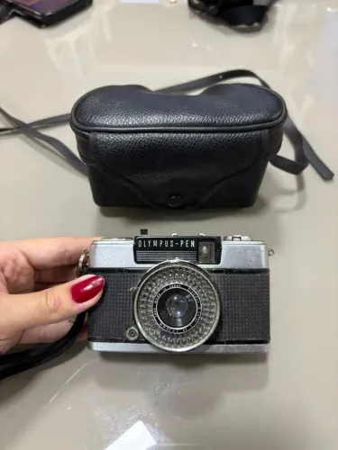 Câmera analógica vintage Olympus Pen
