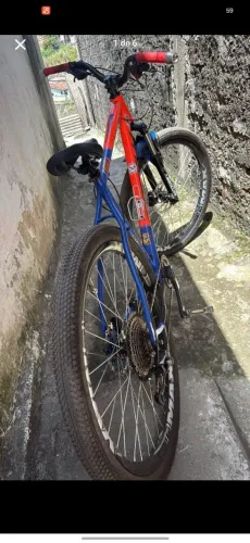 Vendo uma bicicleta muito top 12 velocidade jante max dh freio shimano mt200 cubobarulhent