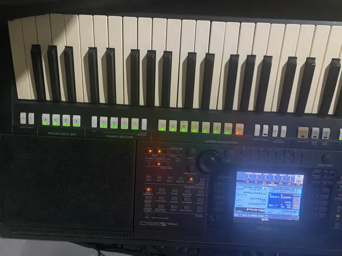Teclado musical Yahama 950