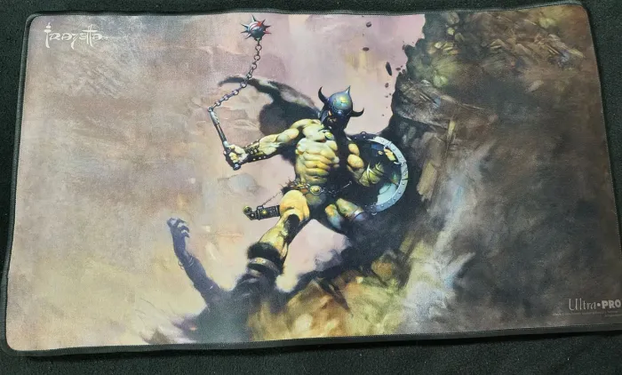 Playmet com bordas costuradas da Ultra Pro, artista Frank Frazetta