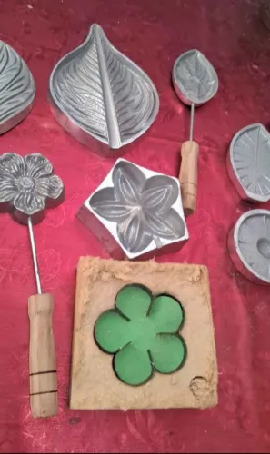 Vendo essas lindas formas de artesanato de flores