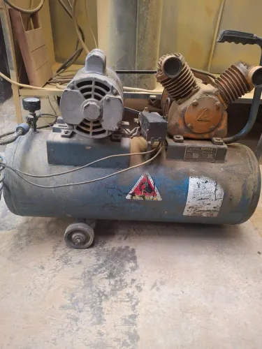 Compressor Schulz 220v 60 litros