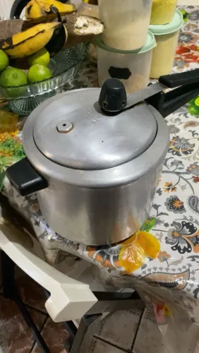 Panela de pressão 4,5 L quebra galho