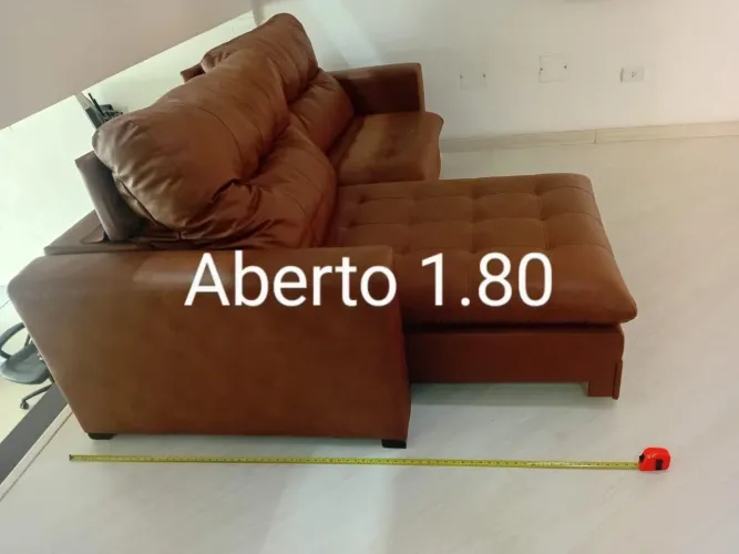 Sofá  retrátil  em couro ligítimo 