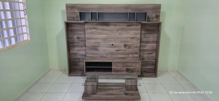 Estante com mesa de centro 