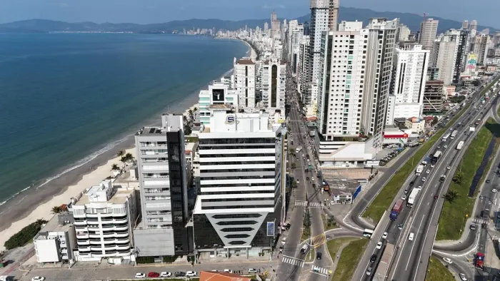 SALA COMERCIAL ITAPEMA MEIA PRAIA | VISTA MAR | MOBILIADA | 1 VAGA DE GARAGEM | LAVABO