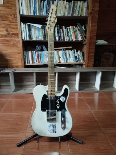 Guitarra Telecaster "Relic" com upgrade de captador (aceito proposta COM VOLTA)