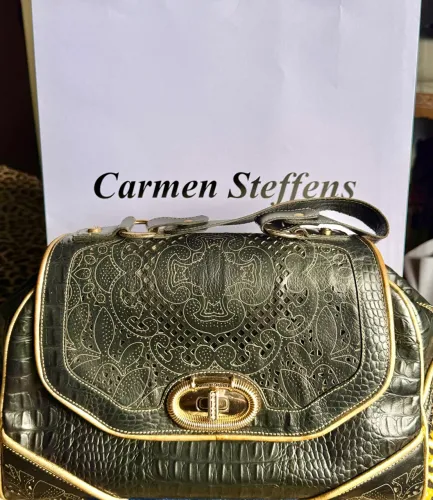 Bolsa Carmen Steffens Couro Cortado a Laser Preta