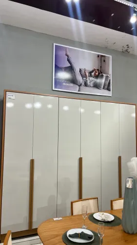 Guarda roupa na caixa