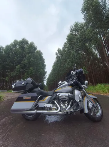 Harley Davidson ultra glide cvo - Vendo ou Troco.