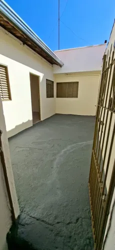 Casa com 2 dormitórios para locação no bairro JARDIM REDENTOR