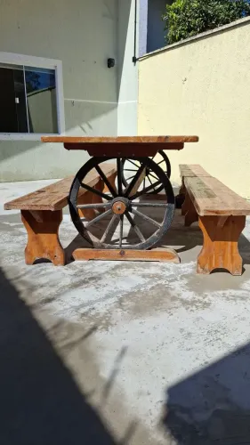 Mesa Rústica 3m em Madeira Maciça + 4 Bancos (Pés Roda de Carroça)