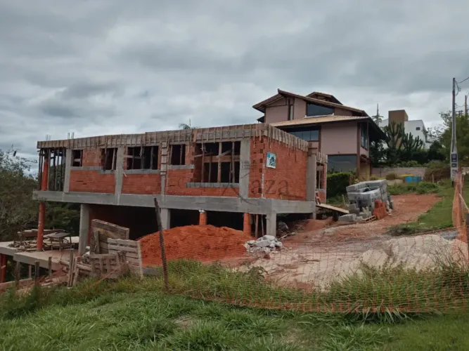 Oportunidade - Casa em Condomínio - Recanto Santa Bárbara - Jambeiro - 253m².