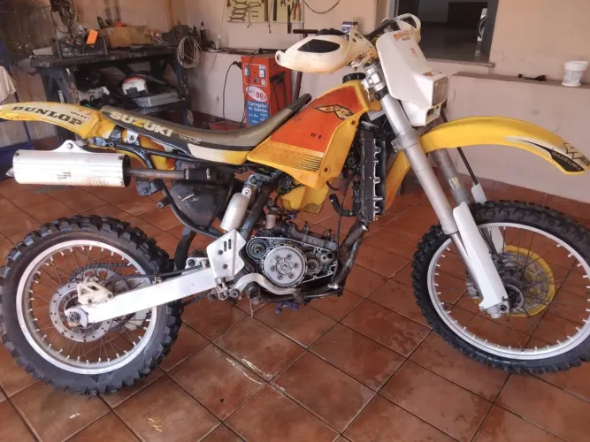 suzuki rmx250 de trilha