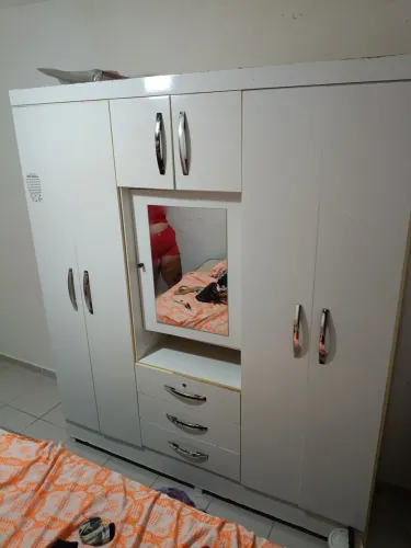 Vendo guarda roupa de casal 6bportas e 4 gaveta sene novo motivo viagem
