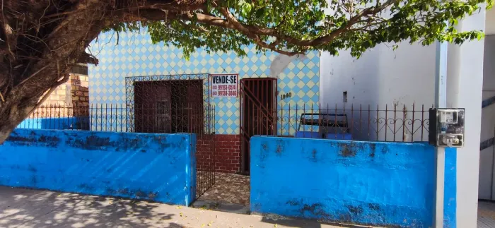 Vendo está casa, valor de R$1.300.000. medindo 8,5 por 47 de fundo 