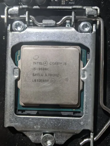 I5 9600K + Z390M ( COM DEFEITO )