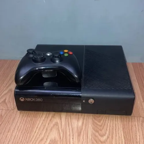 Xbox 360 Super Slim Liga Normalmente + Controle | Necessita Reparo