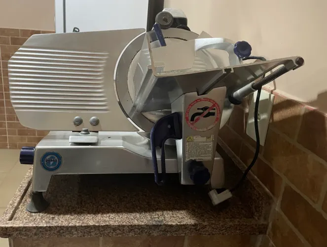 Cortador de frios GURAL GLP 330