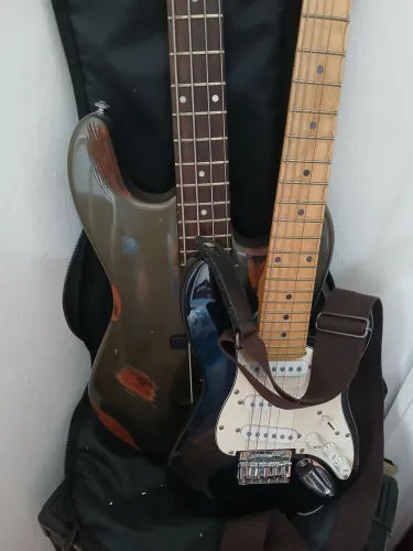 Baixo gianine stratossonic década de 90 mais brindeee