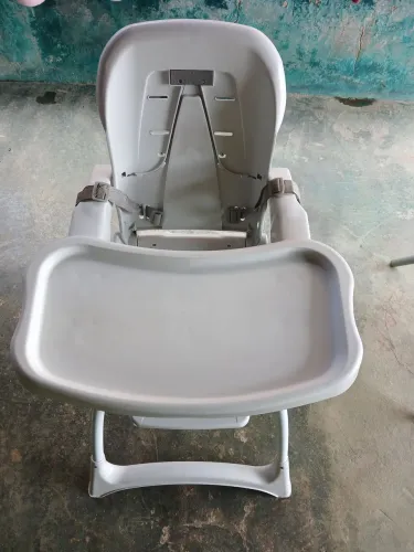 Cadeira de alimentação infantil 